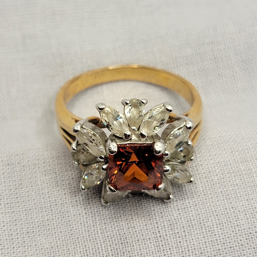 Gorgeous Vintage Sunburst Cocktail Ring Simulated Garnet and Diamond - Picture 7 of 12